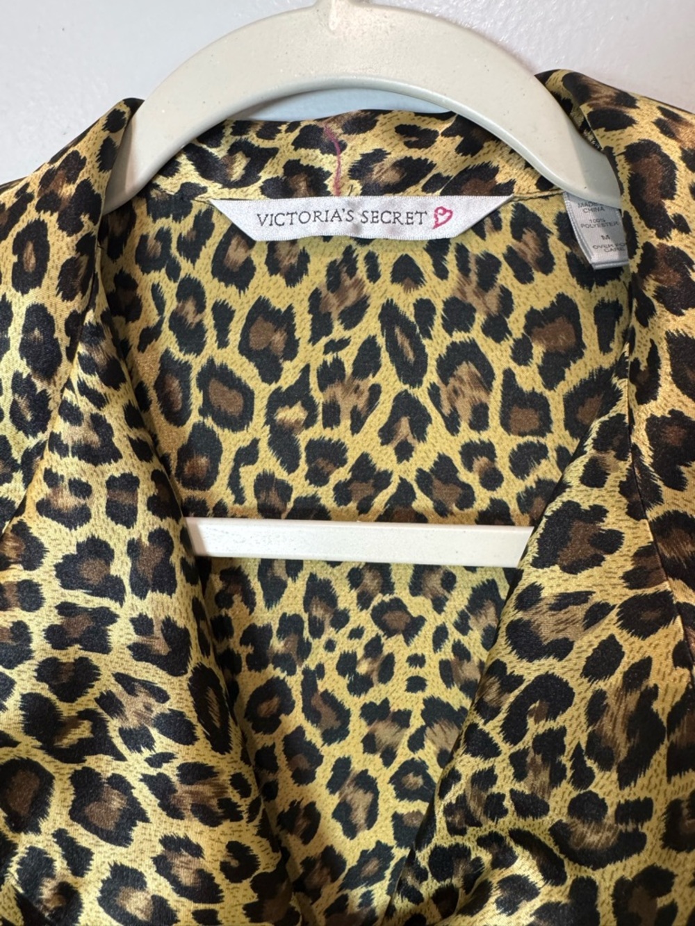 Victoria's Secret Women's Leopard Print Pajama Set Size M Top& Pants 2 Piece - Picture 3 of 11